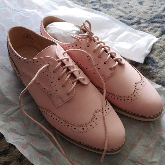 SOLD NWT Wingtip Casual Shoes, Blush, size 9 - Picture 7 of 11
